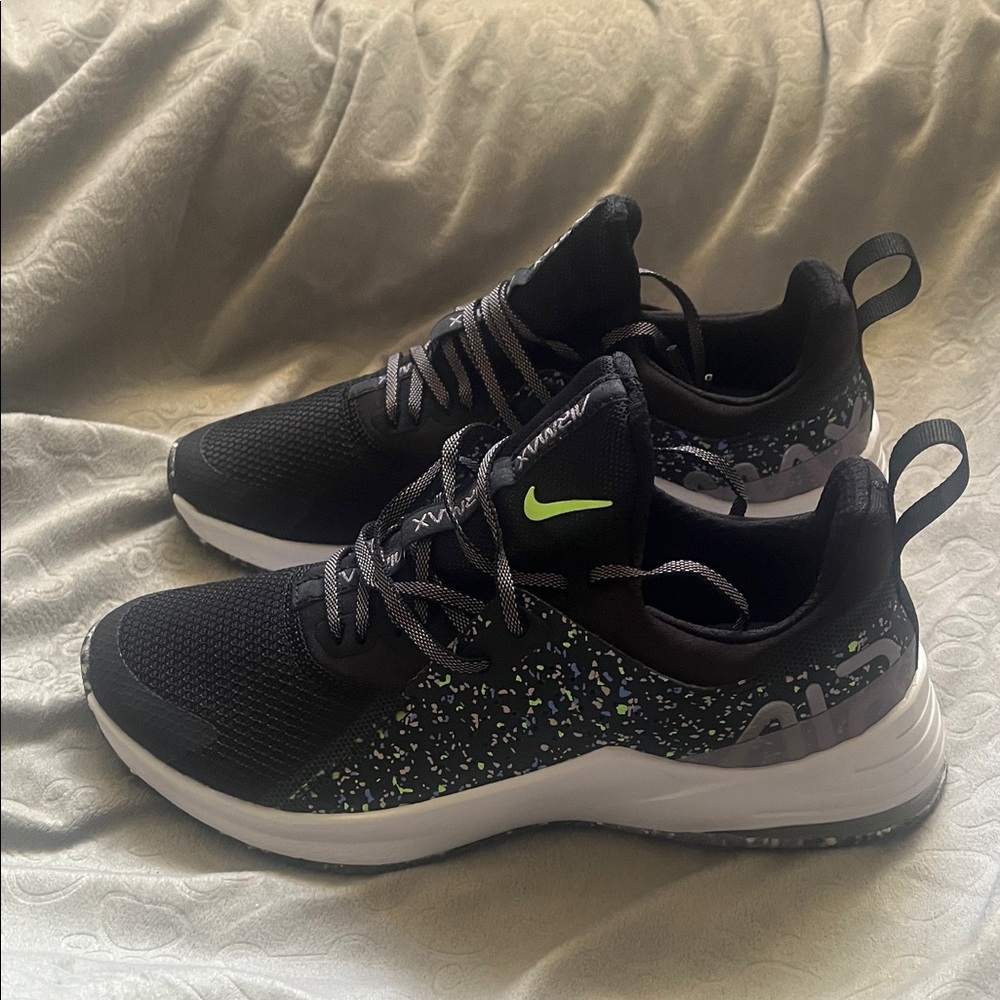 Nike Air Bella TR 3 AMP Black with White and Green Accents - Picture 5 of 6
